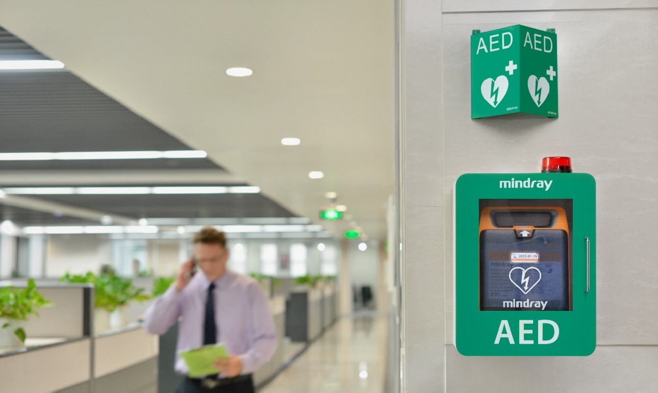 public-aed-with-wall-mounted-bracket